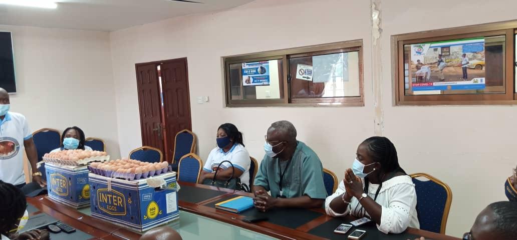 Today LEECON Poultry joined other livestock farmers to donate 87 Cartoons of fresh farm eggs to NaCOVERC in support of the fight against #COVID19
As the largest egg producer in #SierraLeone🇸🇱 LEECON is happy to play a key role in this activity.#boostyourimmunity #nutrition