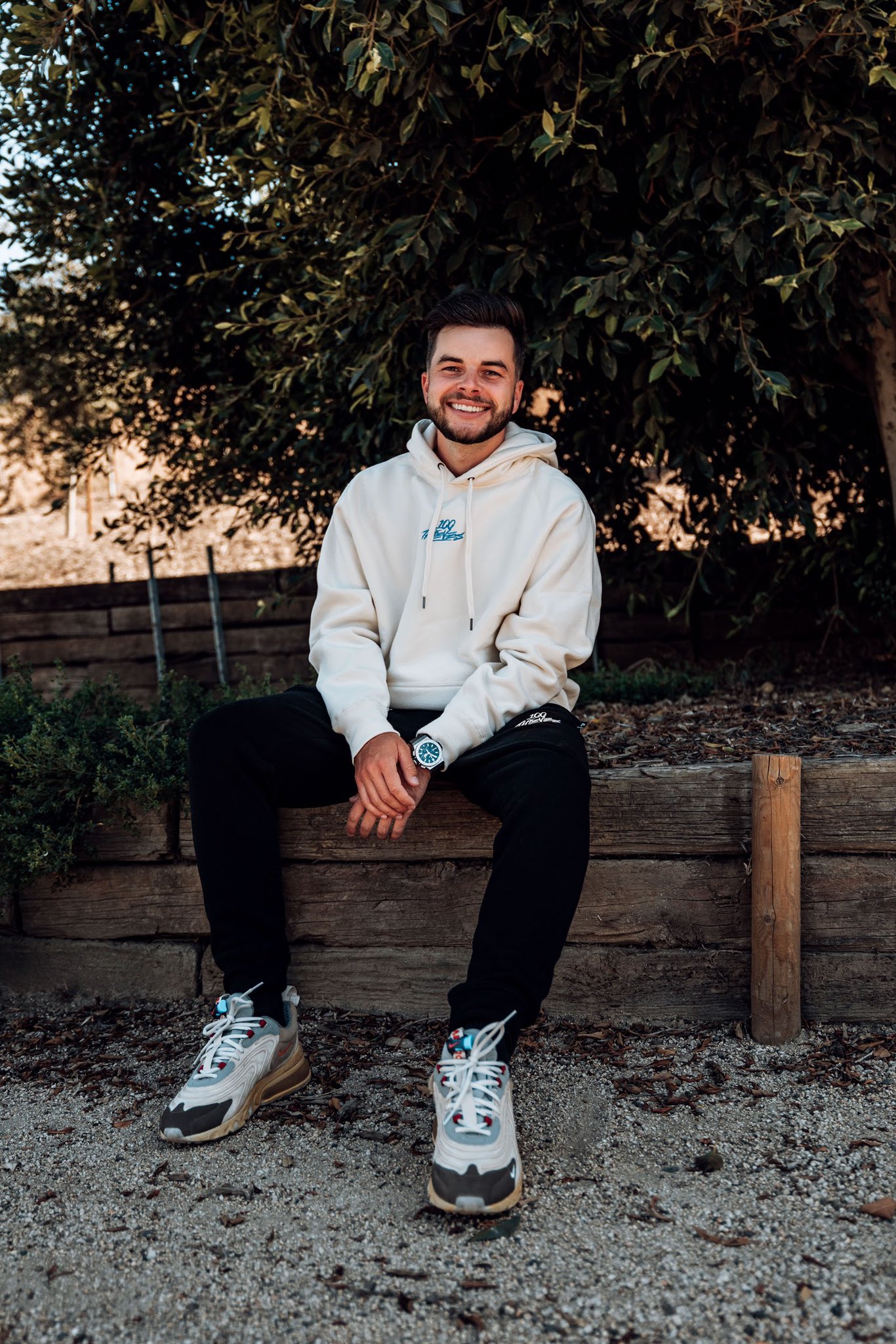 100T Nadeshot on X Camping Szn Hoodie 100 Thieves No Camping Collection 7.18.20. 12 PM PT. https t ev8Y80GKlE https t oGiLN7iuvv X