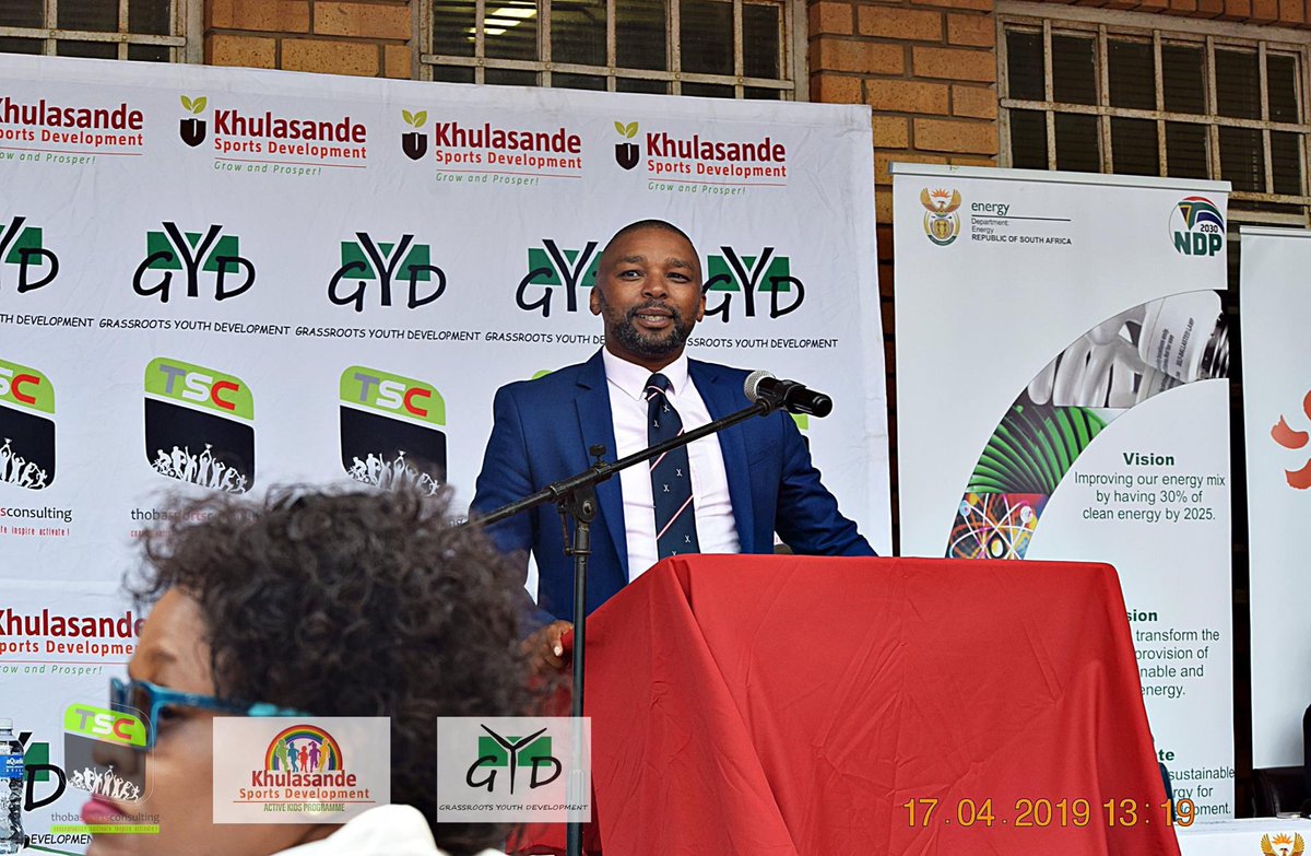 thobz_the_coach's tweet photo. #TBT When I shared space with the Minister of Energy. EDF and GYD opening doors for me 🙏🏾 ❤️ 🌷 @KhulasandeSpor1 #ProudMoment #GYD #KSD #TSC @radebe_jeff https://t.co/RBhprrm8KN