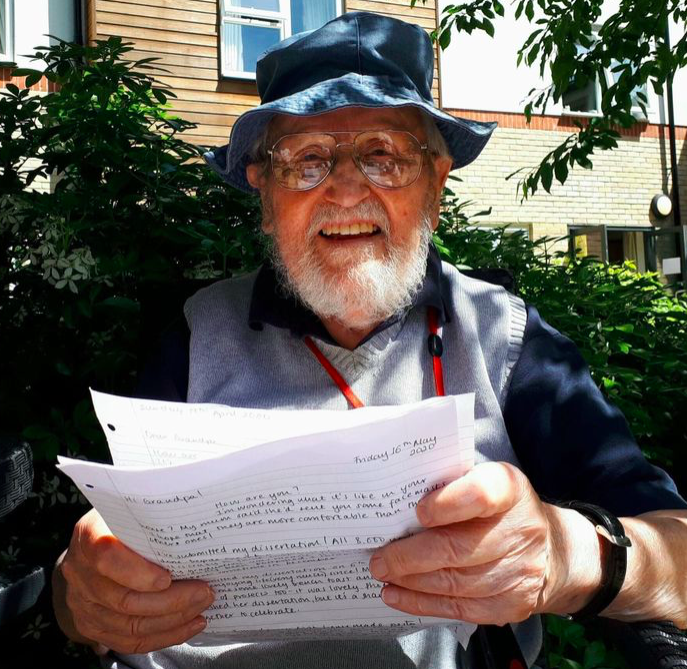 frommetoyou01's tweet image. &quot;I narrated life on the outside - on the things he can&apos;t experience himself.&quot; 
One way #lockdownletters bringing joy and comfort to writer and recipient. 
ow.ly/a2D850Au0zG
@writing_back #connect