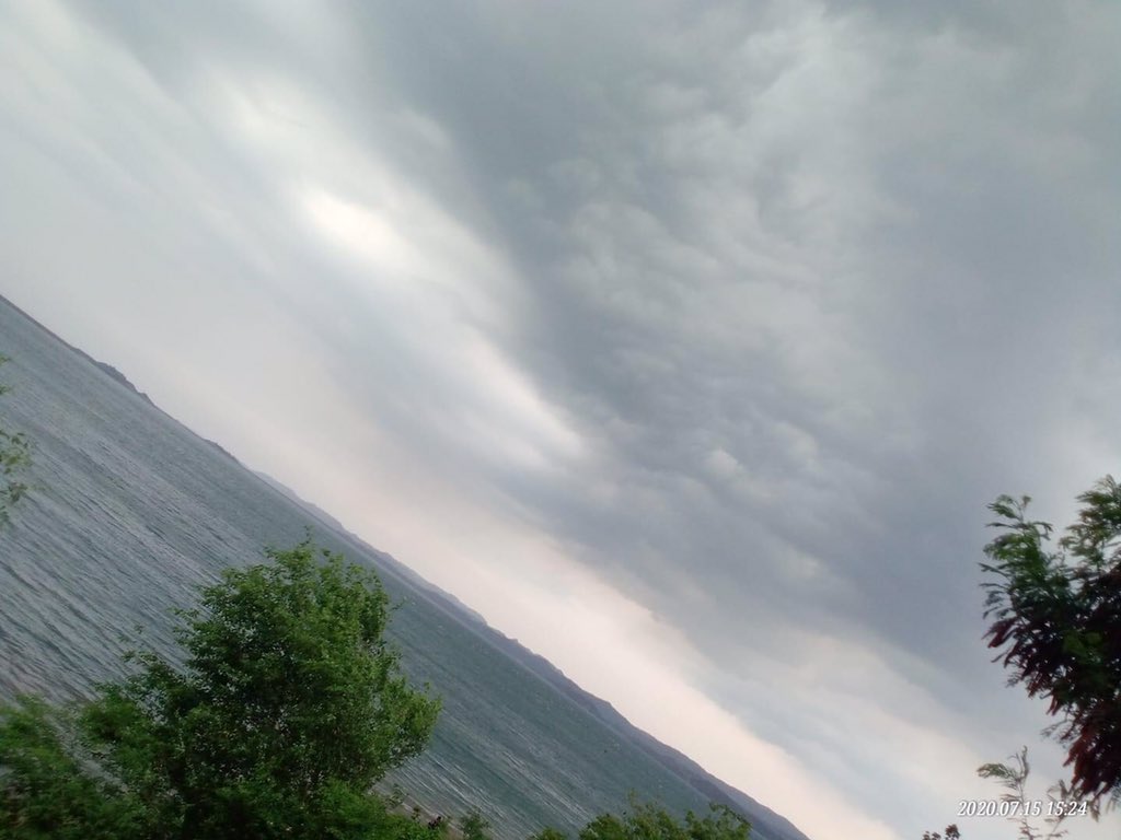 NAINACH2's tweet photo. ☁بادل تیری وفا پے آج دل خوش ہو گیا😅

😍یادِ یار مجھے آئی اور برس تُو پڑا☔💔 https://t.co/8Hr59HIMTb