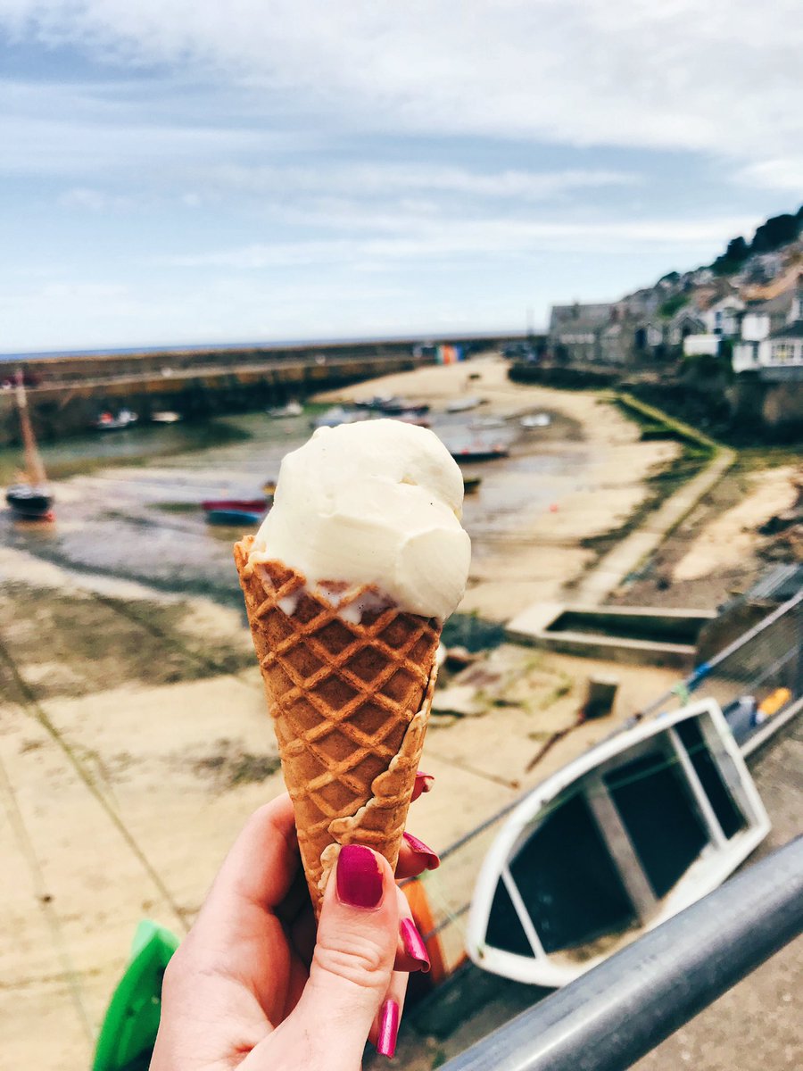 Ice cream anyone? 😀 just watch out for those seagulls! 🍦

#cornwall #mousehole #mouseholecornwall
