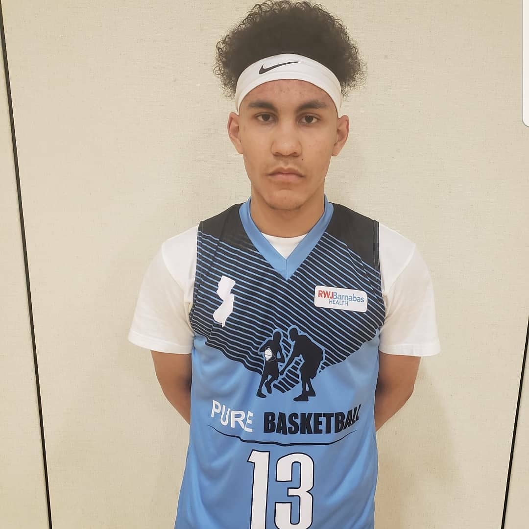 PureBBallAAU's tweet photo. Nicholas "Niko" Barnes the 6'4" Combo guard in the class of 2022 has picked up interest from Princeton University. Niko had a breakout sophomore campaign for his Edison HS team. His looking forward to picking up more offers this AAU season. #purebasketballnjnyc #purebasketball https://t.co/Ua1rlLTkLE