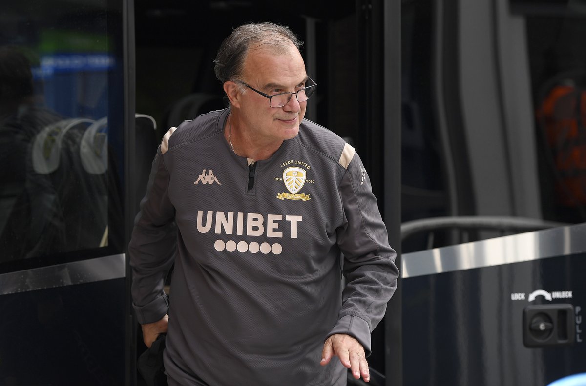 brfootball's tweet photo. Marcelo Bielsa and Leeds United are just one point away from returning to the Premier League after 16 years ⚪💪 https://t.co/zVtxtaYdOs