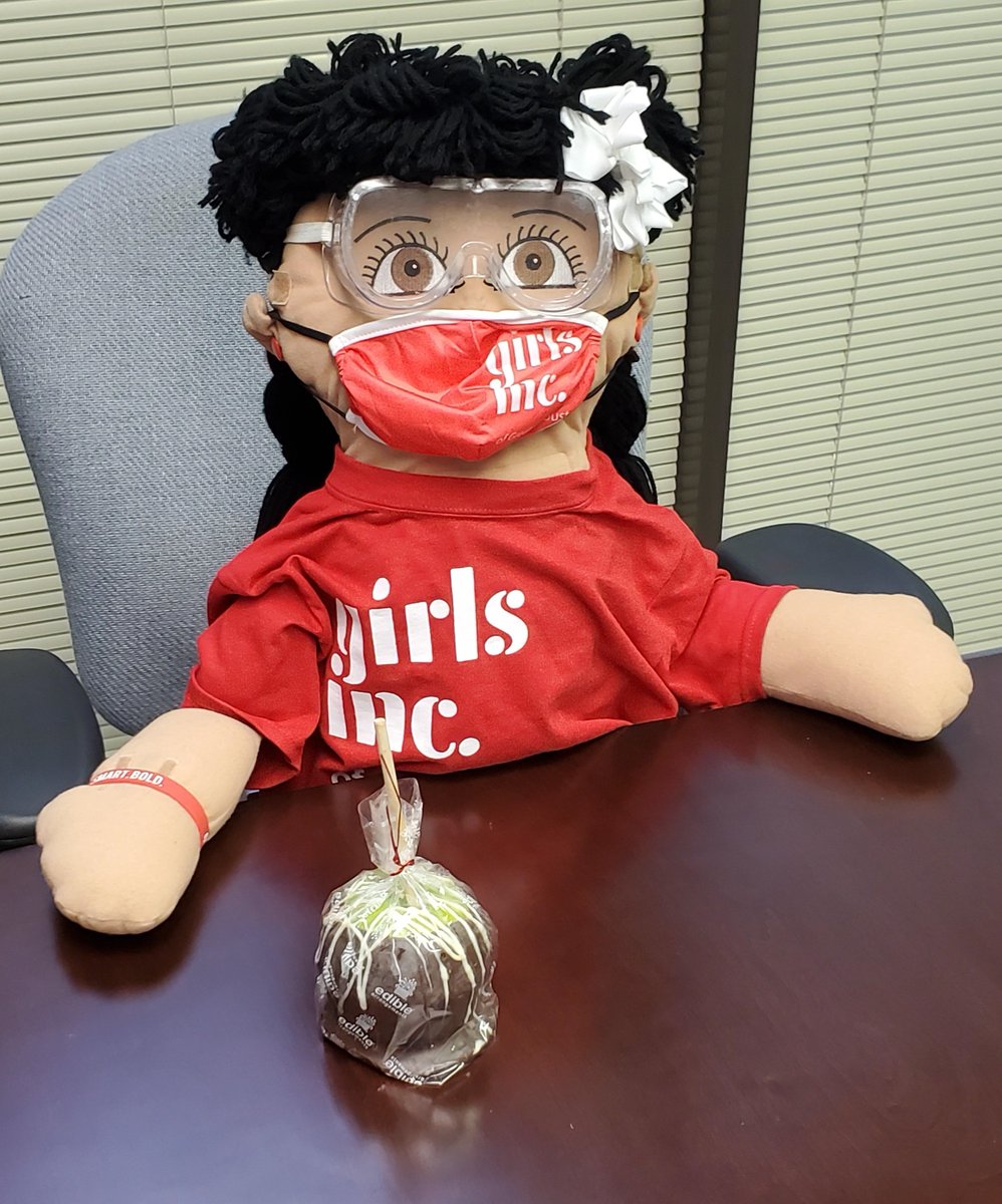 girlsinchouston's tweet image. Our friends at @UpBrainery stopped by with some yummy goodies! This organization was instrumental in getting our virtual camps to our girls. Thank you! #ThankfulThursday #virtualprogramming #strongsmartbold
