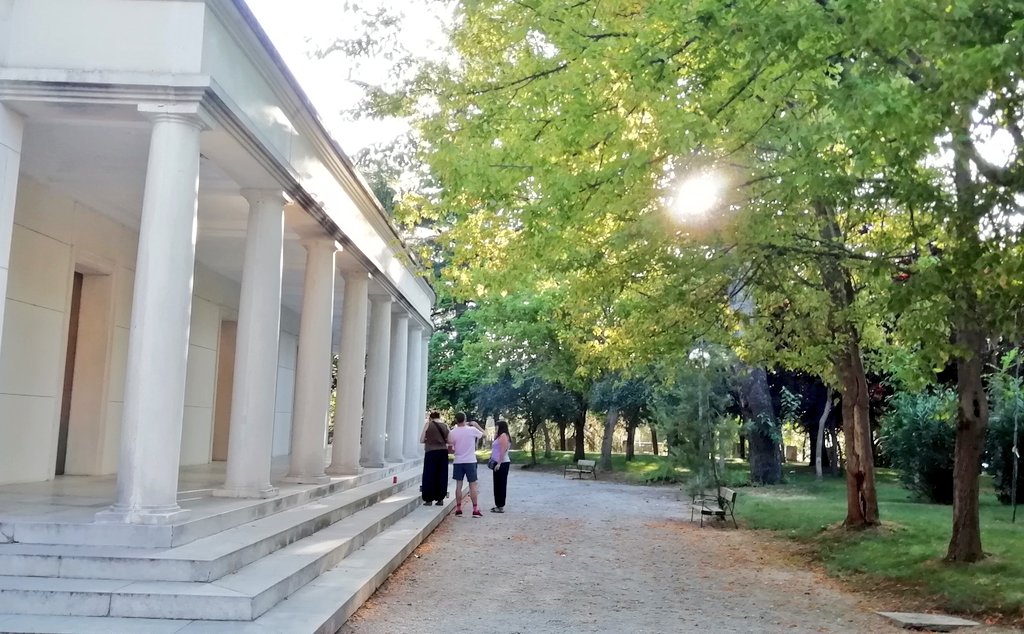 FundacionORCAM's tweet photo. ¡Regresamos un día más a nuestros jardines para disfrutar de los últimos conciertos de #FueraDeRed!

La zarzuela será la protagonista del programa doble de nuestros dos últimos conciertos, un homenaje a uno de los grandes maestros del género chico: Federico Chueca. https://t.co/scZUYsntsJ