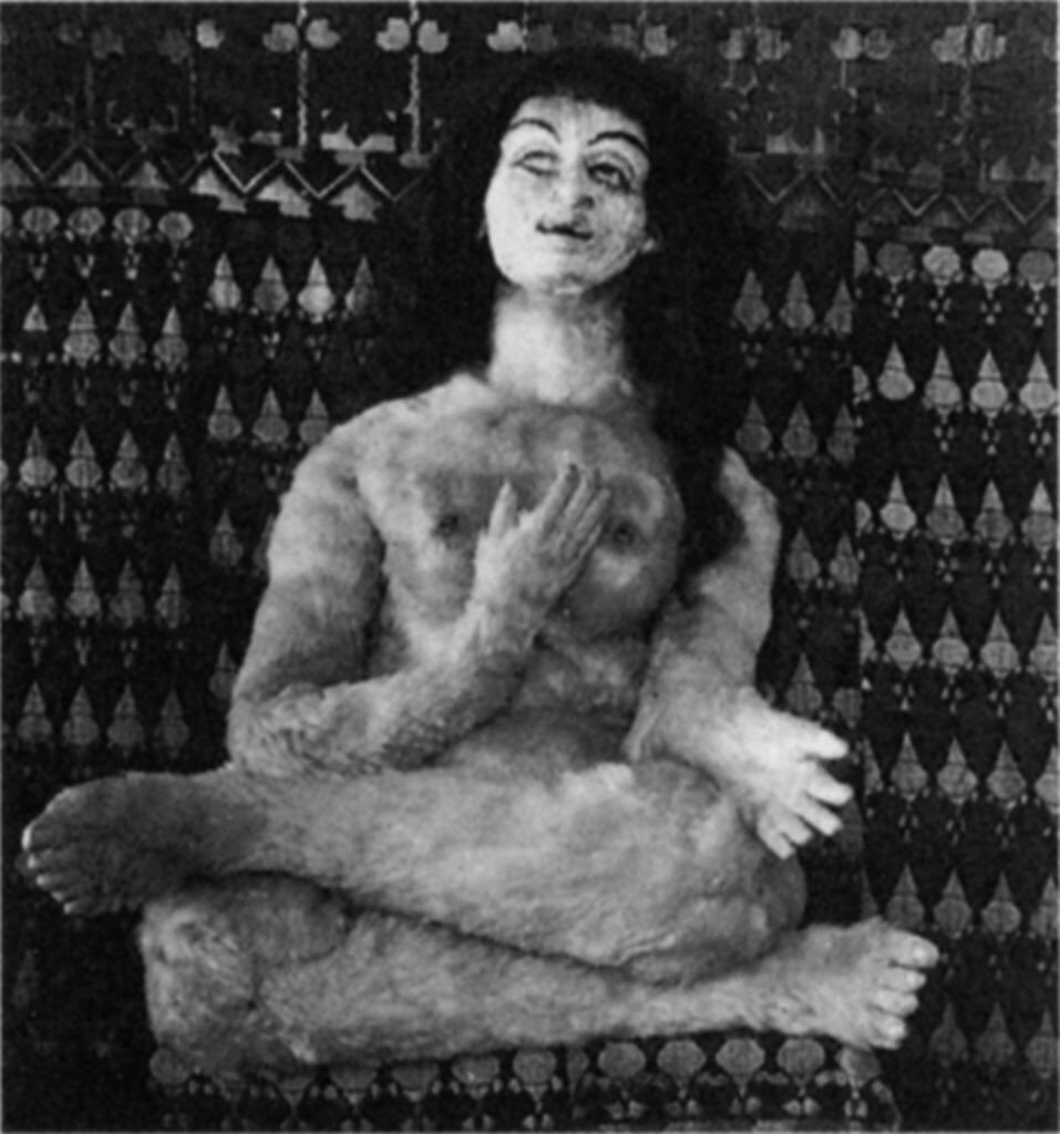 In 1916, after the Austro-Hungarian artist Oskar Kokoschka was rejected by his lover, composer Alma Mahler, he had a this life sized replica doll of her made. He wrote that the “point of all this for me is an experience which I must be able to embrace!”Thread