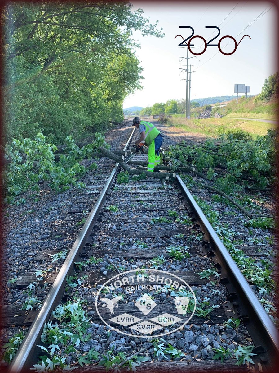 North_Shore_RR's tweet photo. This #summer has been hot, hot, HOT! ☀️🔥
Can we get a shout out for our Maintenance of Way crews? ⚒🧰🛤
Keep up the great work, guys! 👏
#rail #railroad #tracks #railroadtracks #trackconstruction
#WeLoveOurEmployees #summer2020 https://t.co/xXLGA3WMHo