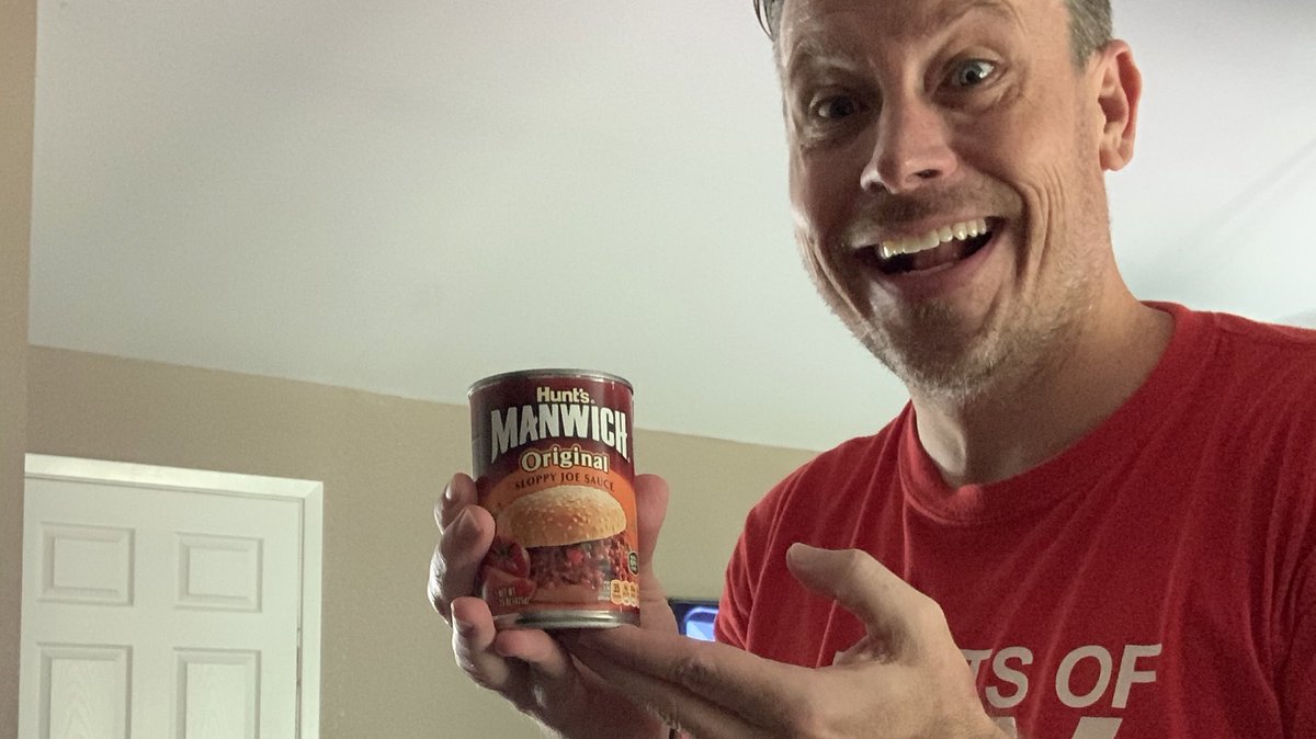 joyfulacts's tweet photo. Who held it better? #IvankaBeans #manwich https://t.co/QQ9pGnIdTN