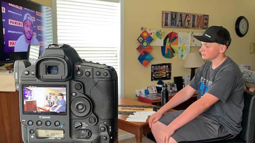 PaniniAmerica's tweet image. .@Lions rookie @DAndreSwift zooms in to help celebrate the @PaniniAmerica @NFL @PaniniPOD grand-prize winner.

#WhoDoYouCollect | #NFL 

paniniamerica.net/blog/detroit-l…