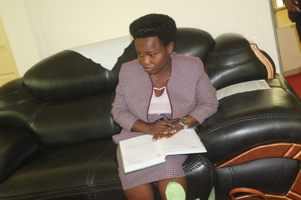 OmbudsmanBI's tweet photo. #Burundi: L'Ombudsman @HonEdouard a reçu en audience Imelde SABUSHIMIKE,Ministre de la Solidarité Nationale,des Affaires Sociales et des Droits de la Personne Humaine et du Genre. Au cours de cette séance de travail, différents dossiers ont été analysés. https://t.co/NLPDOGDy3I