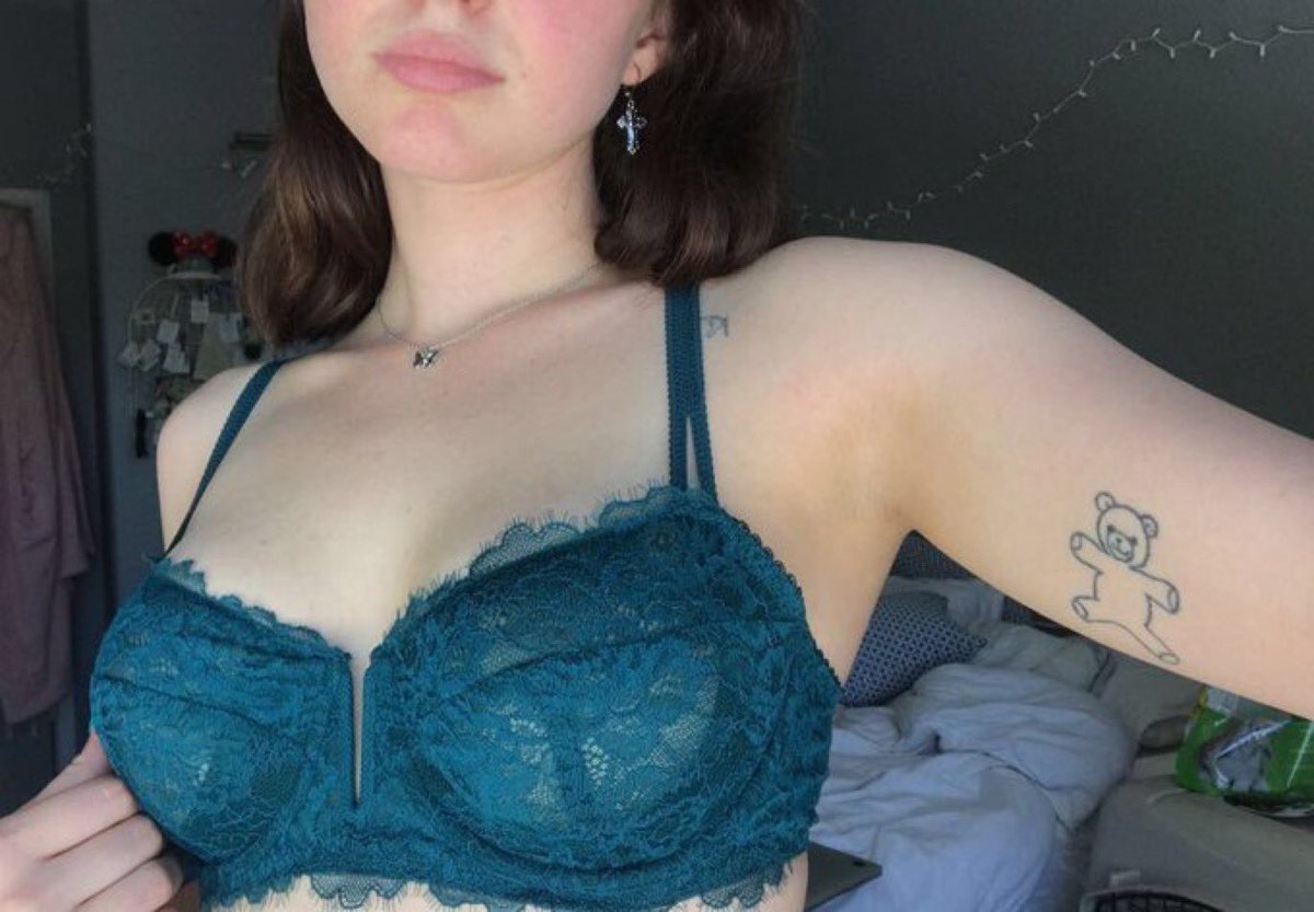 axellenude_'s tweet photo. Salut les gars 💋

1RT = 2 NUDES
FAV = 3 NUDES
FOLLOW = 2 NUDES 👅

Je cherche un mec pour un planQ 💝 ce soir 💋 https://t.co/dtV9NybWrd