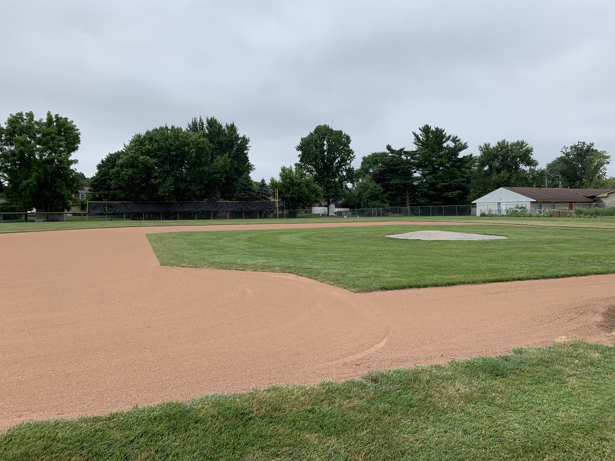 CRitterbaseball's tweet photo. Field is looking good for Friday! We still have alums signing up and still looking for more! Contact Coach Scott at dscott@cardinalritter.org to RSVP! Looking forward to a fun Raider day!!! #WhoHasMoreFun #GoodStuffMan #GiveUs4WeGiveU40 https://t.co/E1vXXQU5QN