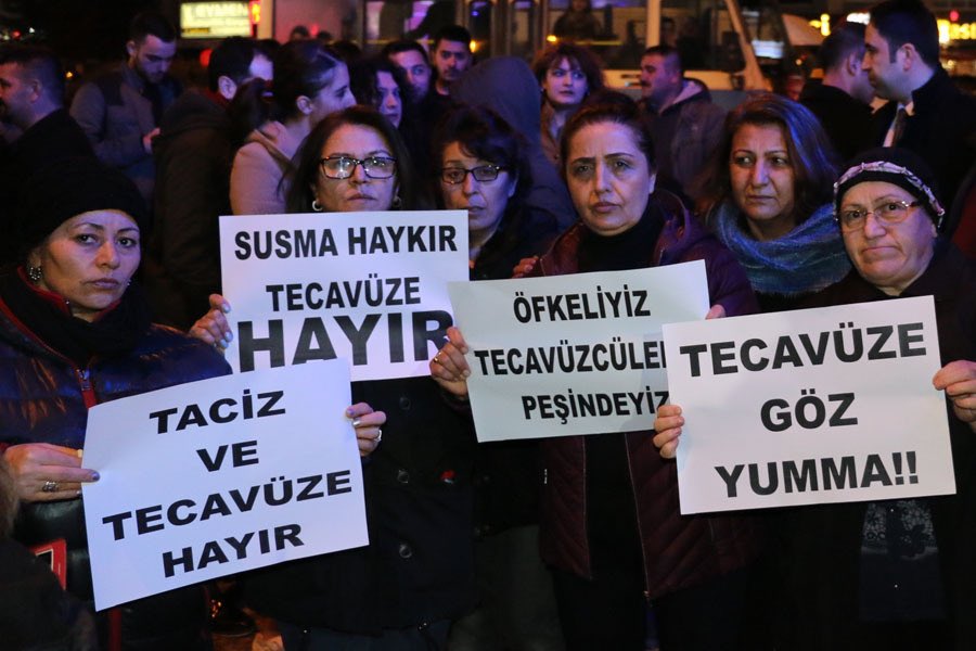 batmanburada's tweet photo. Beşiri ilçesinde şüpheli şekilde yaralanan 18 yaşındaki kadının uzman çavuş M.O. tarafından tecavüze uğradığı ortaya çıktı. Öte yandan M.O’nun kadını 20 gün boyunca alıkoyduğu da öğrenildi. Taciz ve tecavüz insanlık suçudur !  Lanetliyoruz ! #susmabatman #susmasırnak #batman https://t.co/unmbFeLCXJ