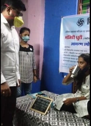 prajaktdada's tweet photo. अंतिम वर्षाच्या परीक्षा रद्द व्हाव्यात व विद्यार्थ्यांच्या हितासंबंधी इतर मागण्यांसाठी विद्यार्थी भारतीच्या अध्यक्षा मंजिरी धुरी यांनी सुरू केलेल्या आमरण उपोषणाची बातमी समजताच उपोषणस्थळी भेट दिली.कोरोनाच्या पार्श्वभूमीवर,भर पावसात माझ्या भगिनीने उपाशी राहू नये म्हणून समजूत घातली. https://t.co/QqTX4n8NJ5
