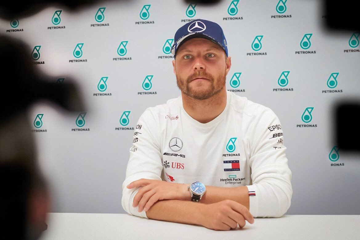 ValtteriBottas's tweet photo. Ready &amp; waiting 🇭🇺🏁

#VB77 #F1 #HungarianGP 
@MercedesAMGF1 @F1 
📸 Etherington https://t.co/U25ecCl8bz