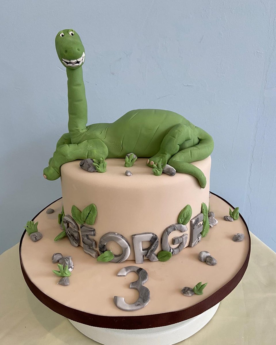 Custommycake's tweet photo. A prehistoric treat for George on his 3rd birthday, with a hand crafted dino character atop his cake 🦕

07584 413 269
info@nice-to-ice.co.uk
https://t.co/FuYlF2qypG

#grimsby #nelincs #nicetoice #totallylocallynel https://t.co/GY5VvdaRxz