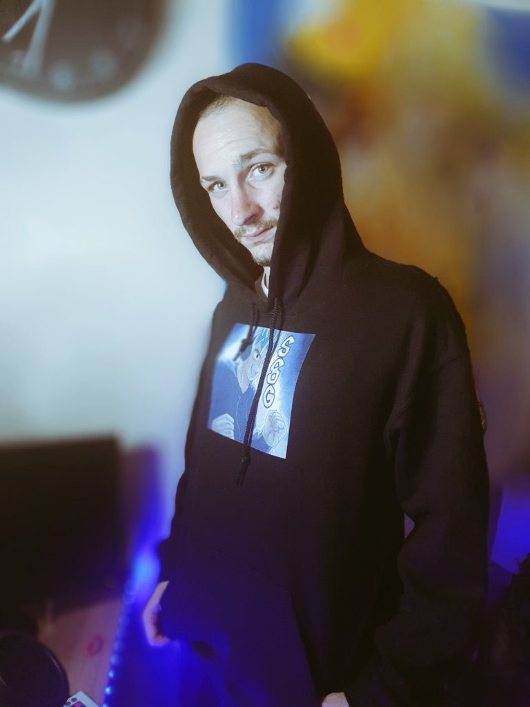 sup3rs_ttv's tweet photo. Yoooo just got my first jumper of my own merch delivered today looks 🔥
clink the link below to find the link to my store 👌👌 https://t.co/PMBpwqBCgT
#thursdayvibes #newmerch 
@RTMerch 
@Rapid__RTs 
@sme_rt 
@promo_streams 
@ShedStreamers 
@SmallStreamersR 
@SupportSquadRTs https://t.co/ABrQ8sVSqB