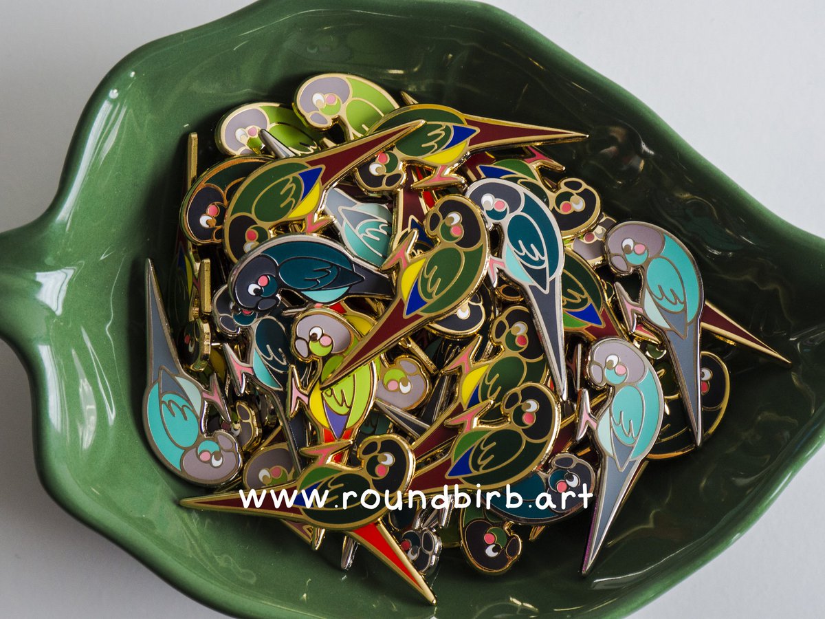 roundbirbart's tweet photo. 💚💚💚 GIVEAWAY TIME! 💚💚💚

In order to kickstart my little Etsy store, I’m giving away a conure pin!  I’m picking a winner on July 19th 8PM CET! (Image has a typo haha)

#giveaways #giveaway #enamelpin #enamelpins #greencheekconure #enamelpingiveaway #birb https://t.co/eFH0hgwpqH