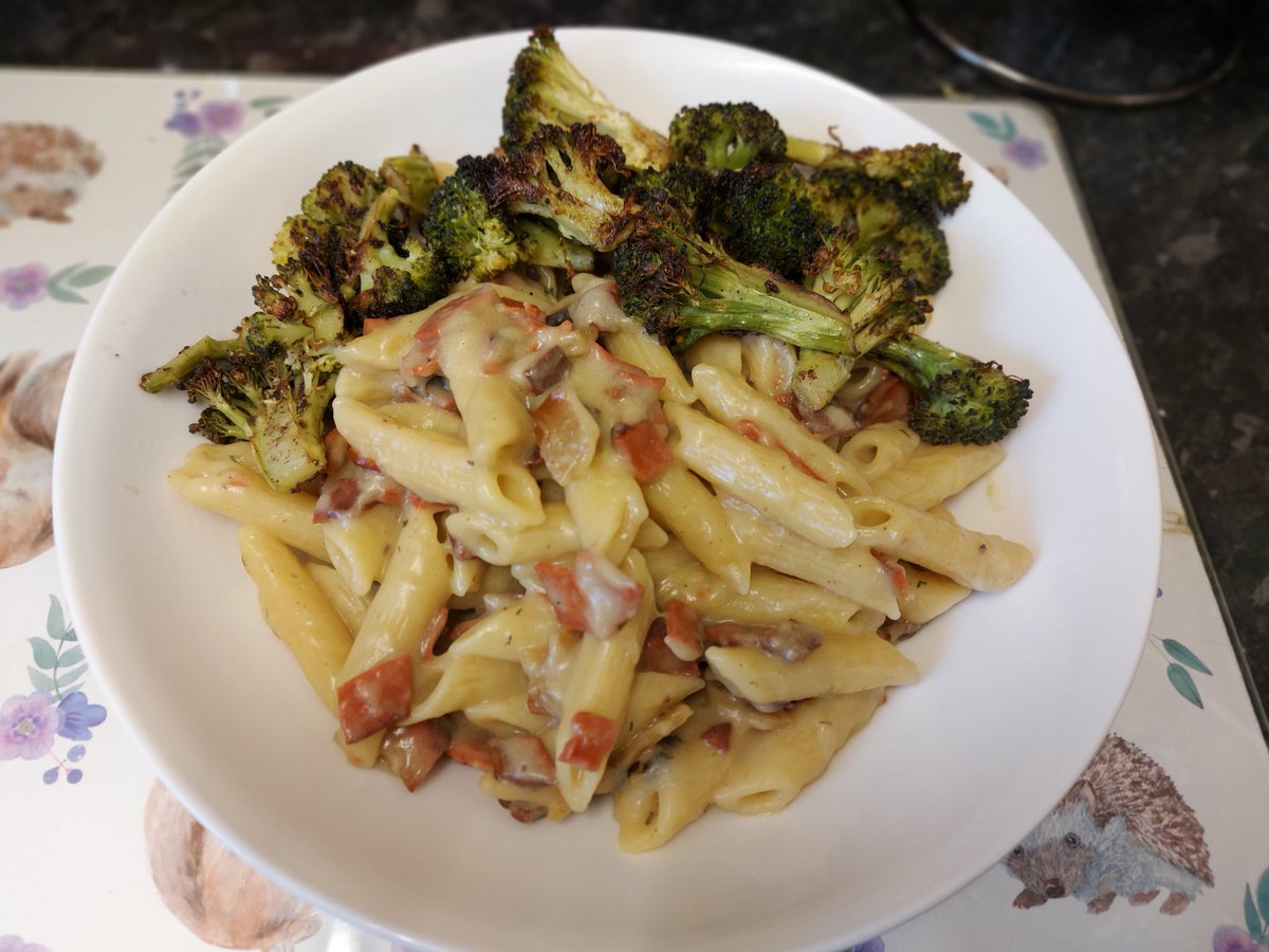 thevegansnuts's tweet photo. If you would like to try my recipe for #Vegan carbonara,here is the link to my blog.I hope you try it &amp; let me know what you think 😋🖤
I now skip the cheese &amp; veg stock as it tastes better but both nice. No haters please it's not a traditional recipe 🙏🏽✌🏽 https://t.co/4p1IdEEEQ6 https://t.co/0HhaBYPzDf