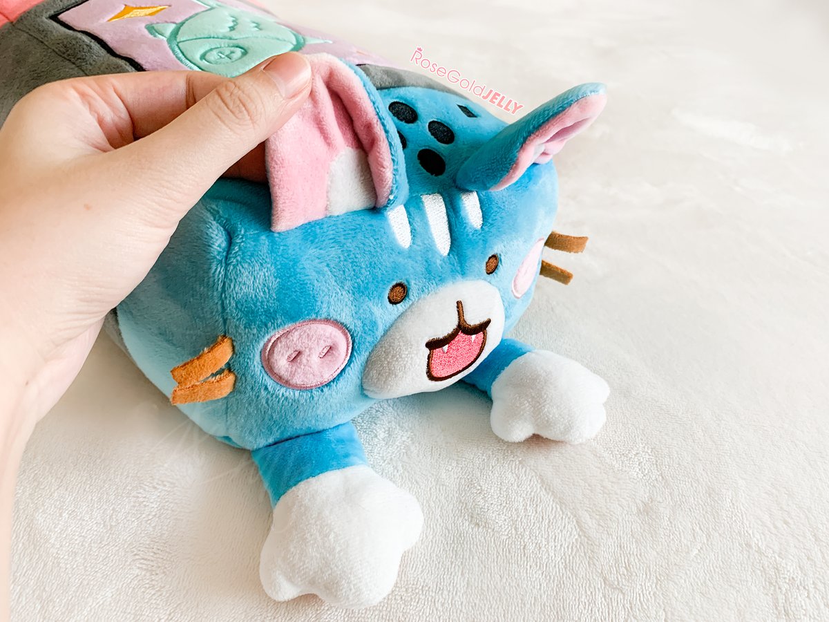 rosegoldjelly's tweet photo. Finally, SwitchCat and PuppyCube are RESTOCKED! ๐ฑ๐ถ
Here's a closer look at the revised SwitchCat with soft pink ears to match the cheeks๐
๐Shop: https://t.co/V9kDavhgBF
Note: Plushies ordered July will be shipped end of Aug/Sept.
#SwitchCat #PuppyCube https://t.co/HSEUpfMiFB