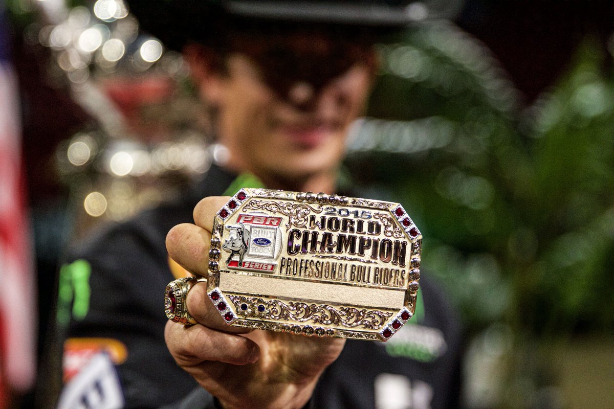 PBR's tweet photo. Real blingy. 🐐
#MauneyMonday | @jbmauney https://t.co/ecOmLfshQg