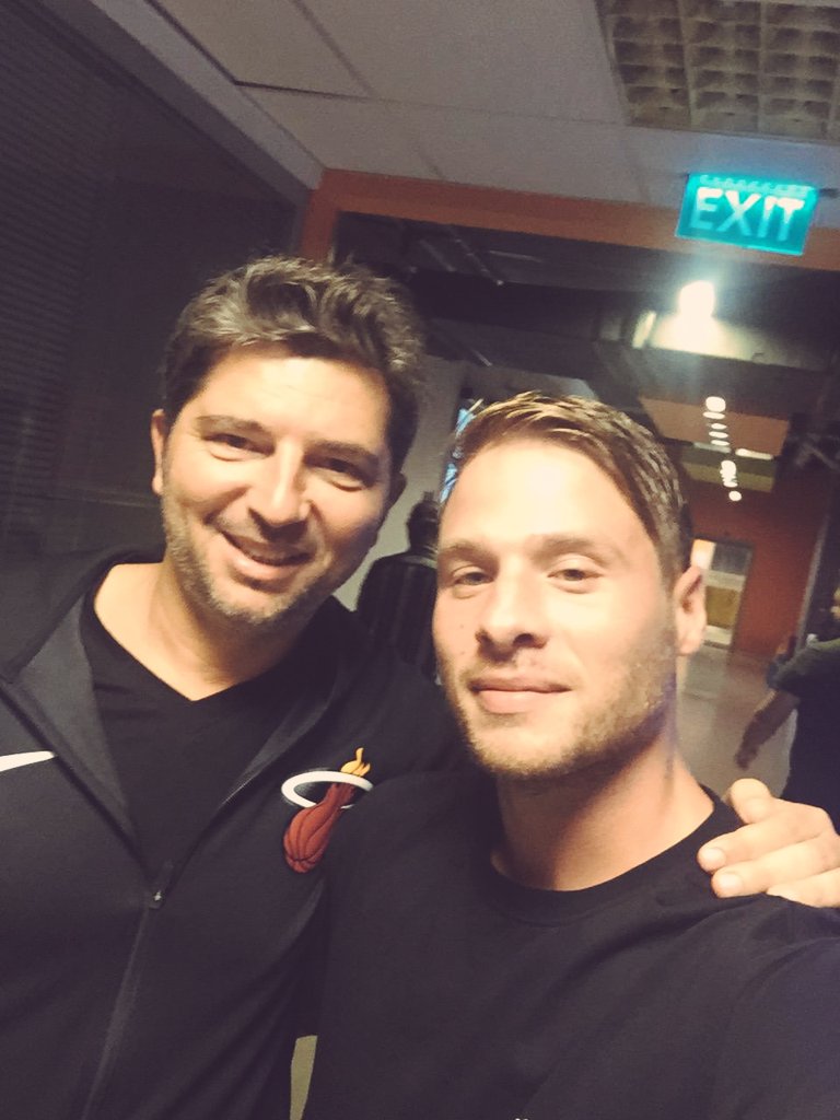 y_emreozdenn's tweet photo. Ben bu adama hayranım arkadaşlar sizde öyle değil mi..İrem kanan instagram hesabı iremkan. 2 yakışıklı oğlu var profil fotosunda her haliyle örnek bir alfa her parmağında farklı marifetler.. beni sakinleştirme konusunda tek sözü yeten bizlerde hakkı çok olan biri..🤜❤🤛 https://t.co/dGuwo8Mw3x