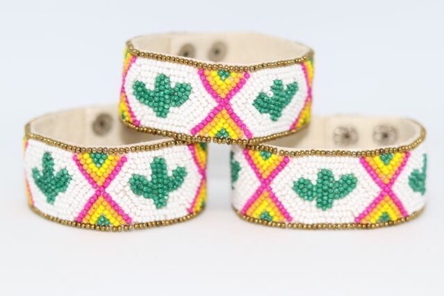igrowrsa's tweet photo. 🌵The new “cactus cuff” - hand beaded by men and women in Durban, South Africa.

Available to order now with shipping worldwide. 

Please contact Philippa French via direct message Philippa Yorke-Smith or e-mail at pspark@cybersmart.co.za

#IGrowRSA #Ad #PhilippaFrench #IG_RSA https://t.co/xDZrz72QRp