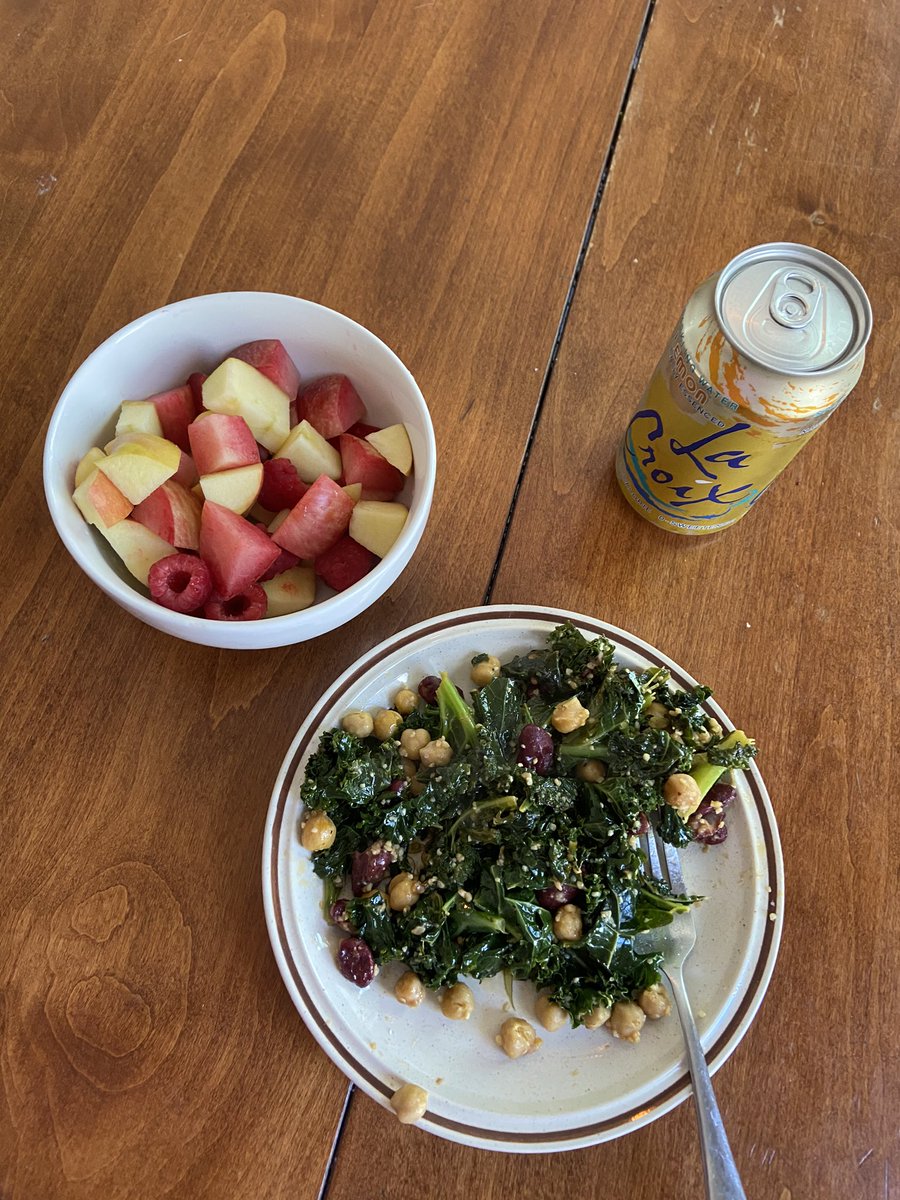 igetsoinspired's tweet photo. eating like a #fitsgram er https://t.co/Hu0SUuGfNV