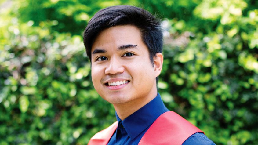 Fresno_State's tweet photo. This #FresnoStateGrad is the son of Laotian refugees who worked in the fields to provide for his family of six.

Now, he is pursuing medicine to serve families like his in the Valley. 👨‍⚕️

Read more from @FresnoState_Mag: https://t.co/EeOJAIUiar https://t.co/rjCFE6e1Ol