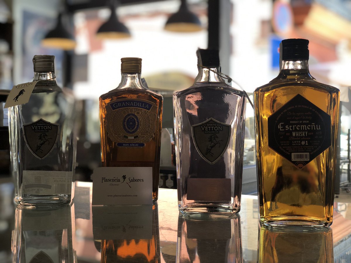 Plasenciasabore's tweet photo. Esta mañana nos visitaba Alfonso de @spiritovetton @rongranadilla para traernos de lo bueno, lo mejor en Whisky, Ginebra de Cereza 🍒, Ron y Ginebra de 7 destilaciones.
🖥https://t.co/mFGQFxewqR
#extremadura #gourmet #gin  #whisky #ron #cereza #regalos #ideas #worldginawards https://t.co/0Qz3Wm28Ai