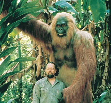 This argument is key to Bill Munns’s contention – made in his 2014 book When Roger Met Patty (yup, real title) – that Patty is just too sophisticated to be a suit, especially one made with the materials and tech available in 1967 (Bill here shown with his Gigantopithecus model).