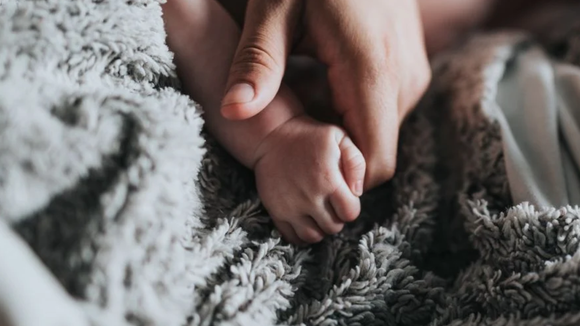 Anja schreef het lied ‘Allermooist’ toen ze zwanger was van haar zoon Boris, niet wetende dat ze hem al zo snel zou moeten loslaten. 

'Het zit in kleine dingen, die maken me blij. Maar ’t allermooist ben jij.’ ikmisje.eo.nl/themas/muziek/…