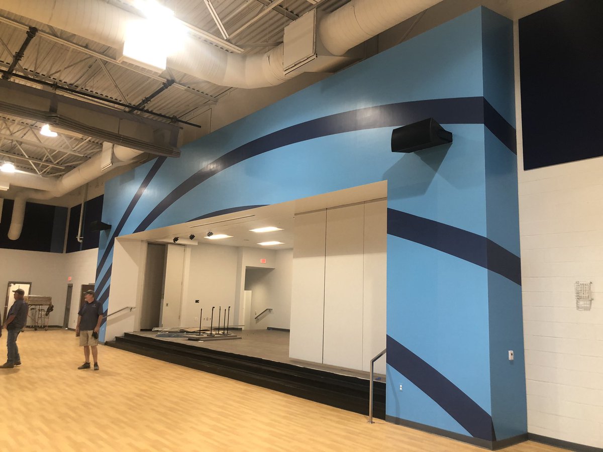 jimlamb23's tweet photo. Finishing touches @KMBE_QCUSD looking great! #qcleads #yourbonddallorsatwork https://t.co/RWnJEvd80H