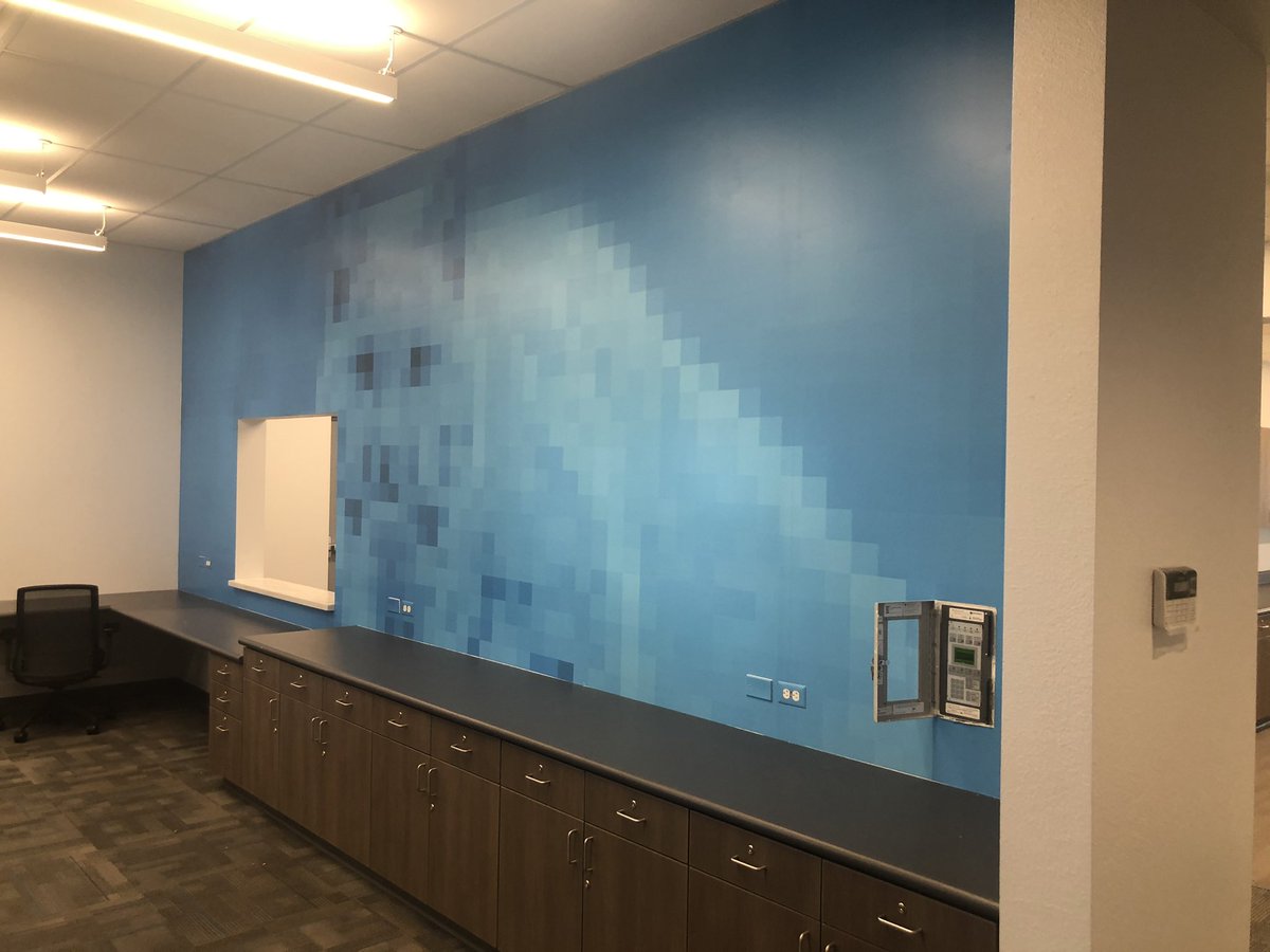 jimlamb23's tweet photo. Finishing touches @KMBE_QCUSD looking great! #qcleads #yourbonddallorsatwork https://t.co/RWnJEvd80H