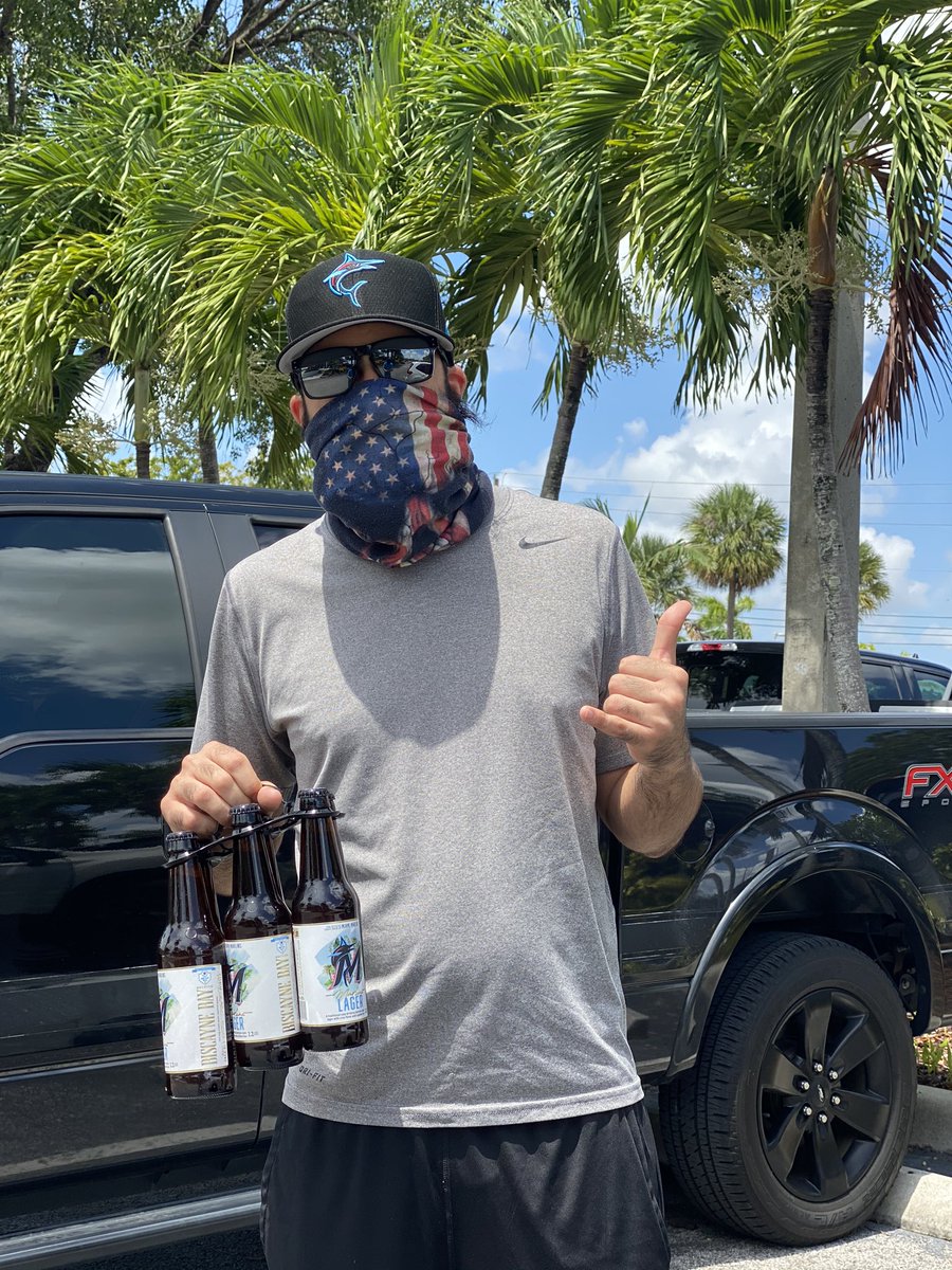 TheRealACoN's tweet photo. Congrats to our #MarlinsBBQ contest winner @marlins4life - as promised - delivered a 6 of #Marlins lager brewed by @BiscayneBayBrew
He is now weekend READY!! 🍻
Cheers Sean !!
Thanks for listening 📻
fishstripes @Marlins #talkbaseball @Red__Garcia #305ontherise #miami https://t.co/yeyJvIsLyx