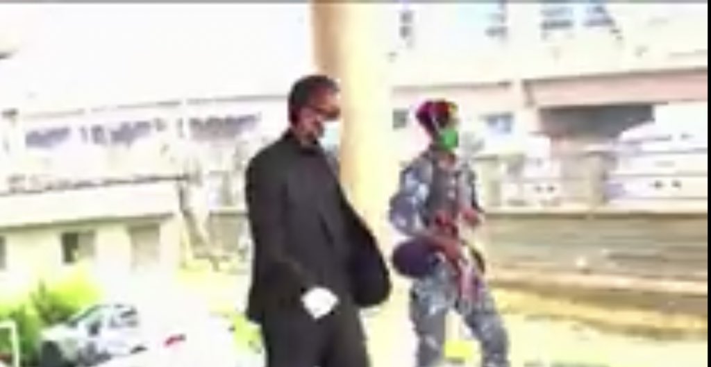 henokgabisa's tweet photo. Jawar and Bekele entering and leaving Ethiopian Governnent Court!

The biggest political show trial in recent decades! 

This is Consequential for the country! 

#OromoProtests https://t.co/yfpPEFbYqO