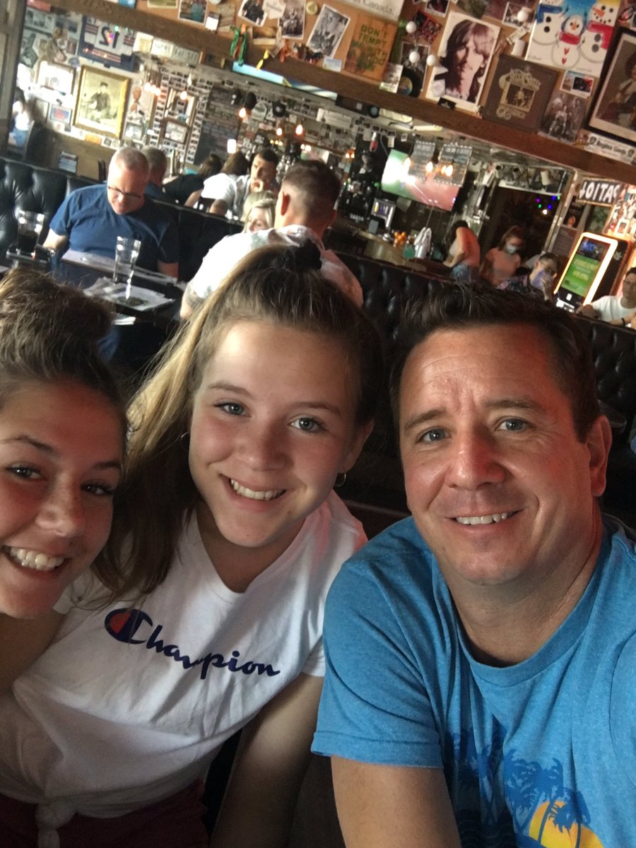gillyboy17's tweet photo. Dad daughters lunch πΊ π@Leopoldstavern #Saskysummer https://t.co/8LQegWHdLx