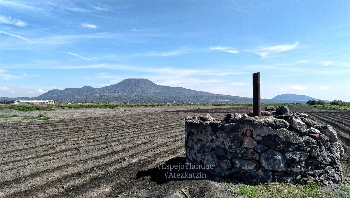 EspejoTlahuac's tweet photo. Vestigios de antiguos pozos de extracción de gas natural en el #ejido de #Tláhuac. Después de la desecación del #LagoDeChalco las tierras resultantes fueron consesionadas a empresas privadas para su aprovechamiento. No solo los despojaron del agua sino de su territorio. https://t.co/h4uRLSwX4I