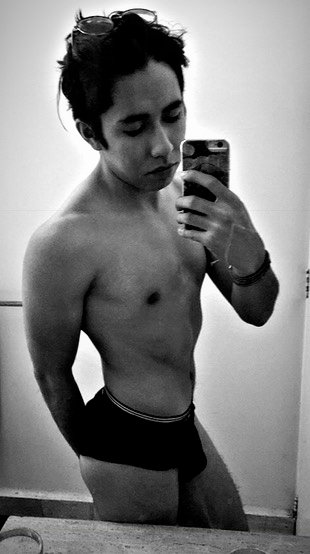 GoizJesse's tweet photo. Recuerdo que de niño leí un "puto el que lo lea" y pues así me quedé https://t.co/hW4LjJD3T5