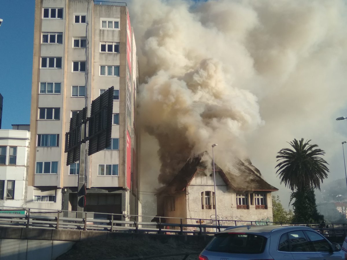 Intercoruna's tweet photo. Más imágenes del #incendio en #Perillo #Oleiros #Pasaxe https://t.co/dnZHMWZDG9