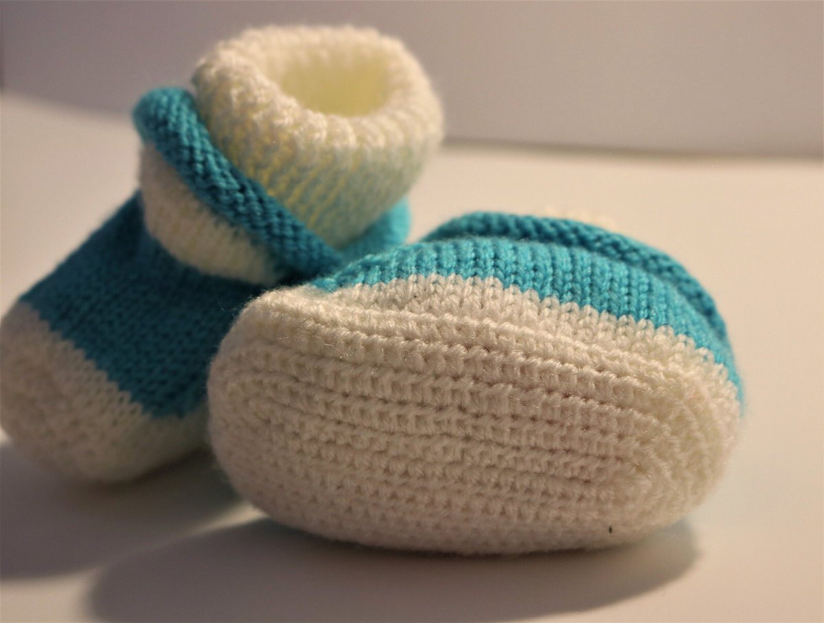 sevimshandarts2's tweet photo. #babe #blue #white #gift #booties #babybooties #handmade #ladies https://t.co/4ZXYB7qfcI
