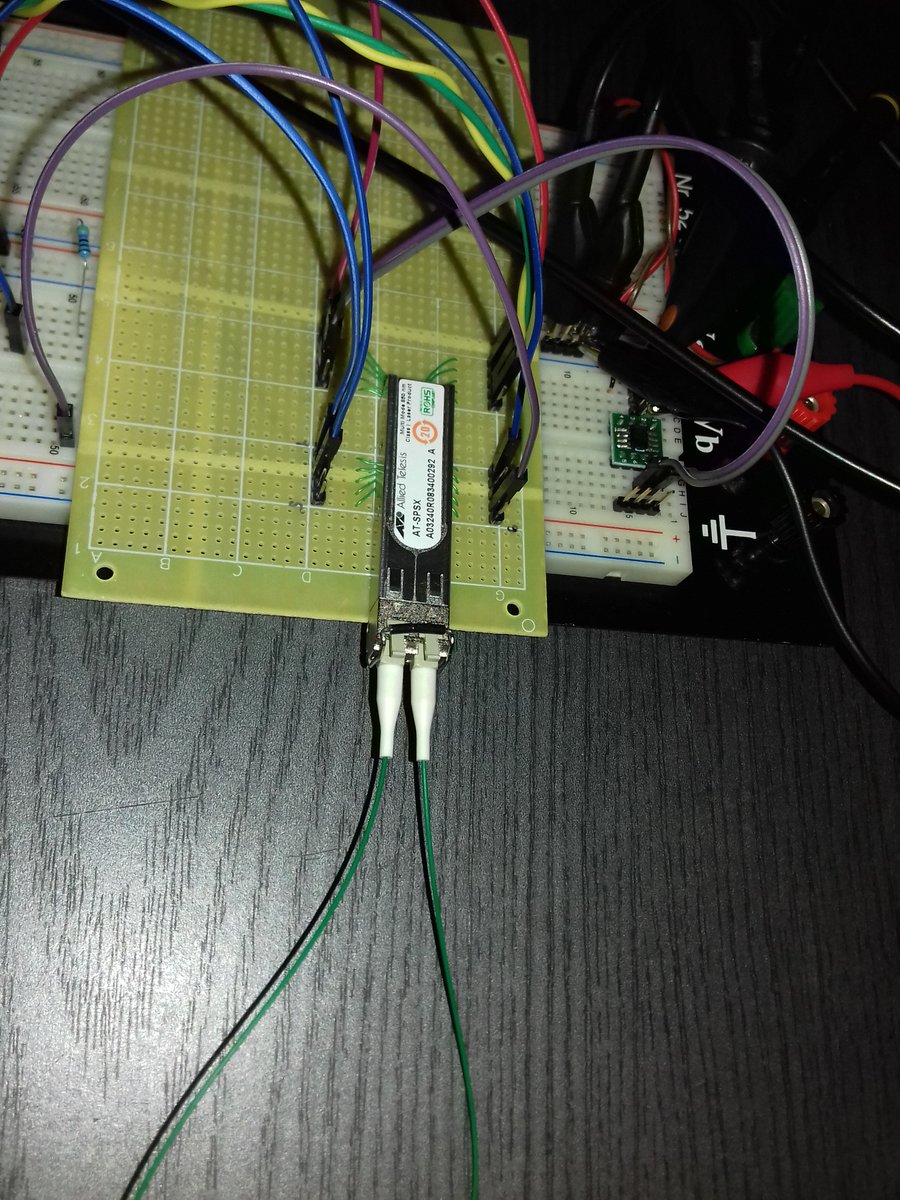 L_N_X's tweet photo. A very professional SFP breakout :) https://t.co/4kN9lM3btp