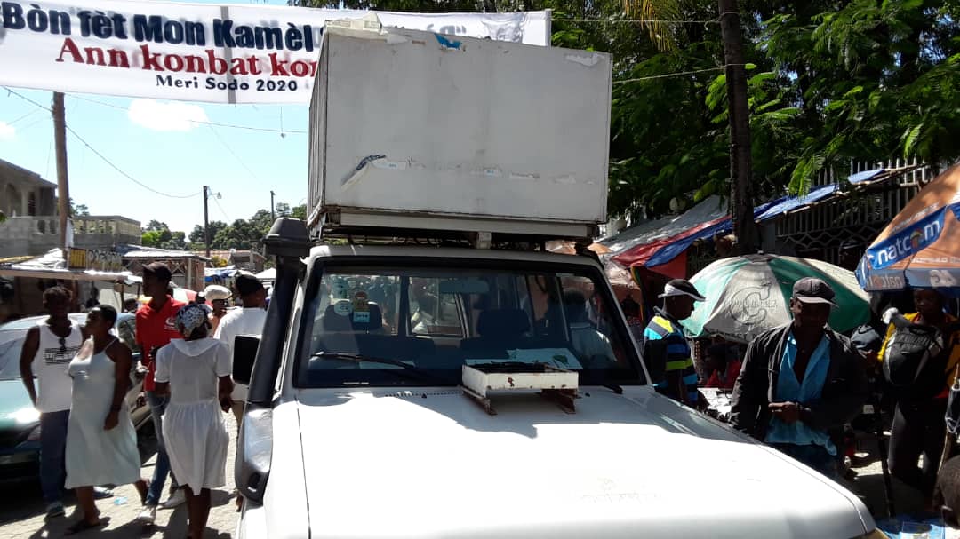 MsppOfficiel's tweet photo. #COVID19
#MSPPHaiti
#UCRP
#DPSPE
16/07/2020 - Nan kad fèt patwonal Notredam Monkamèl nan Sodo, #MSPP deplwaye yon ekip ki gen ladan l teknisyen nan kominikasyon ak Ofisye sanitè pou sansiblize vizitè ak pèleren yo sou kowonaviris ki toujou nan peyi a. https://t.co/V8as0kdax3