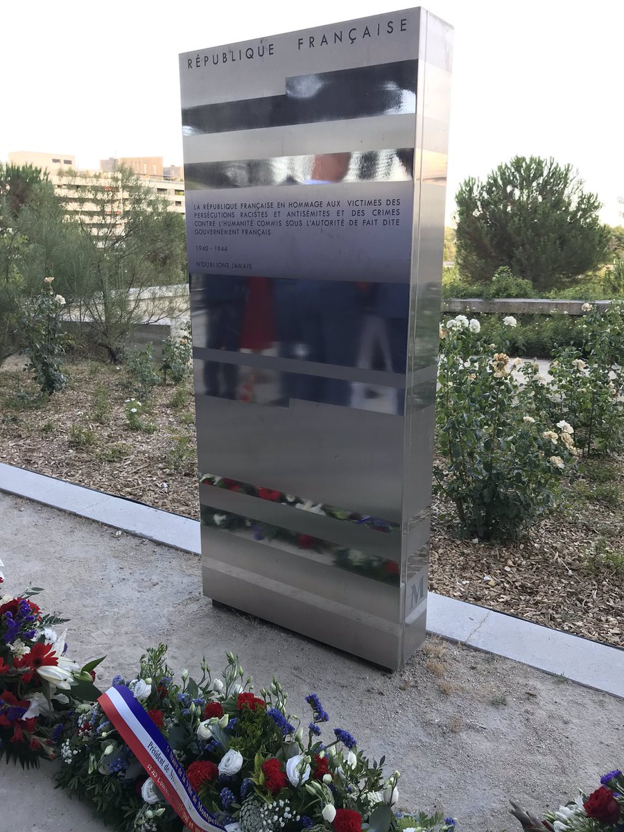PompiersHerault's tweet photo. 🇫🇷[#Mémoire] Les #SapeursPompiers @SDIS34 #Hérault ont participé ce soir à @montpellier_ à la Journée nationale à la mémoire des victimes de crimes racistes et antisémites et d’hommage aux « Justes »de France dans les jardins de l’Hôtel de Ville #Ensemble https://t.co/HUkwgTlPrh