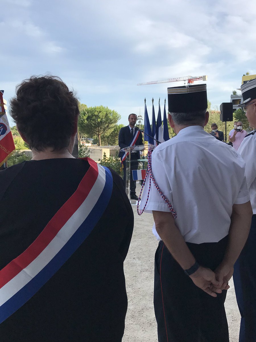 PompiersHerault's tweet photo. 🇫🇷[#Mémoire] Les #SapeursPompiers @SDIS34 #Hérault ont participé ce soir à @montpellier_ à la Journée nationale à la mémoire des victimes de crimes racistes et antisémites et d’hommage aux « Justes »de France dans les jardins de l’Hôtel de Ville #Ensemble https://t.co/HUkwgTlPrh