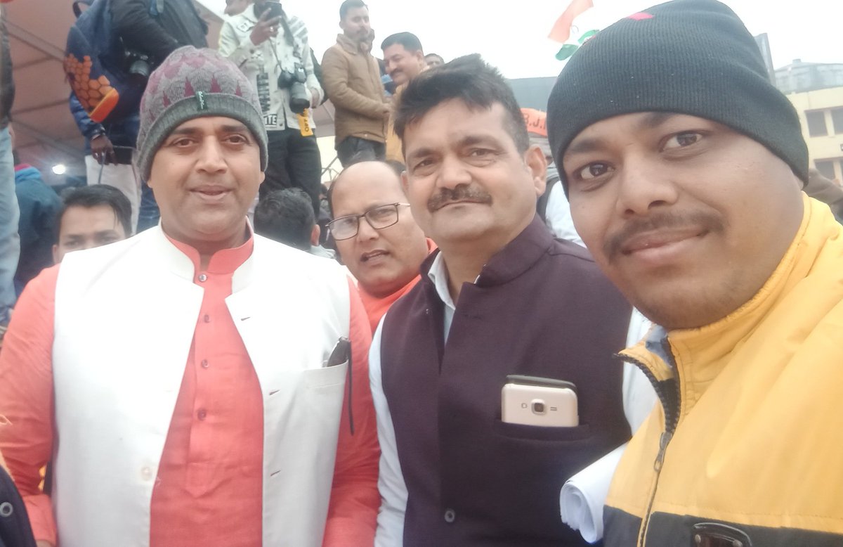 Chandansri181's tweet photo. टीवी से ल���कर बॉलीवुड,हॉलीवुड,भोजपुरी,साउथ इंडियन मूवी और भी कई सारी इंडस्ट्री में अपनी अमिट छाप छोड़ने वाले गोरखपुर के लोकप्रिय सांसद किशन जी को #जन्मदिन की ढेर सारी शुभकामनाएं! महादेव का कृपा सदैव आप पर बनी रहे हर हर महादेव! 🎂🎉🌹💙
Happy Birthday
@ravikishann https://t.co/RBHB5CSAB2