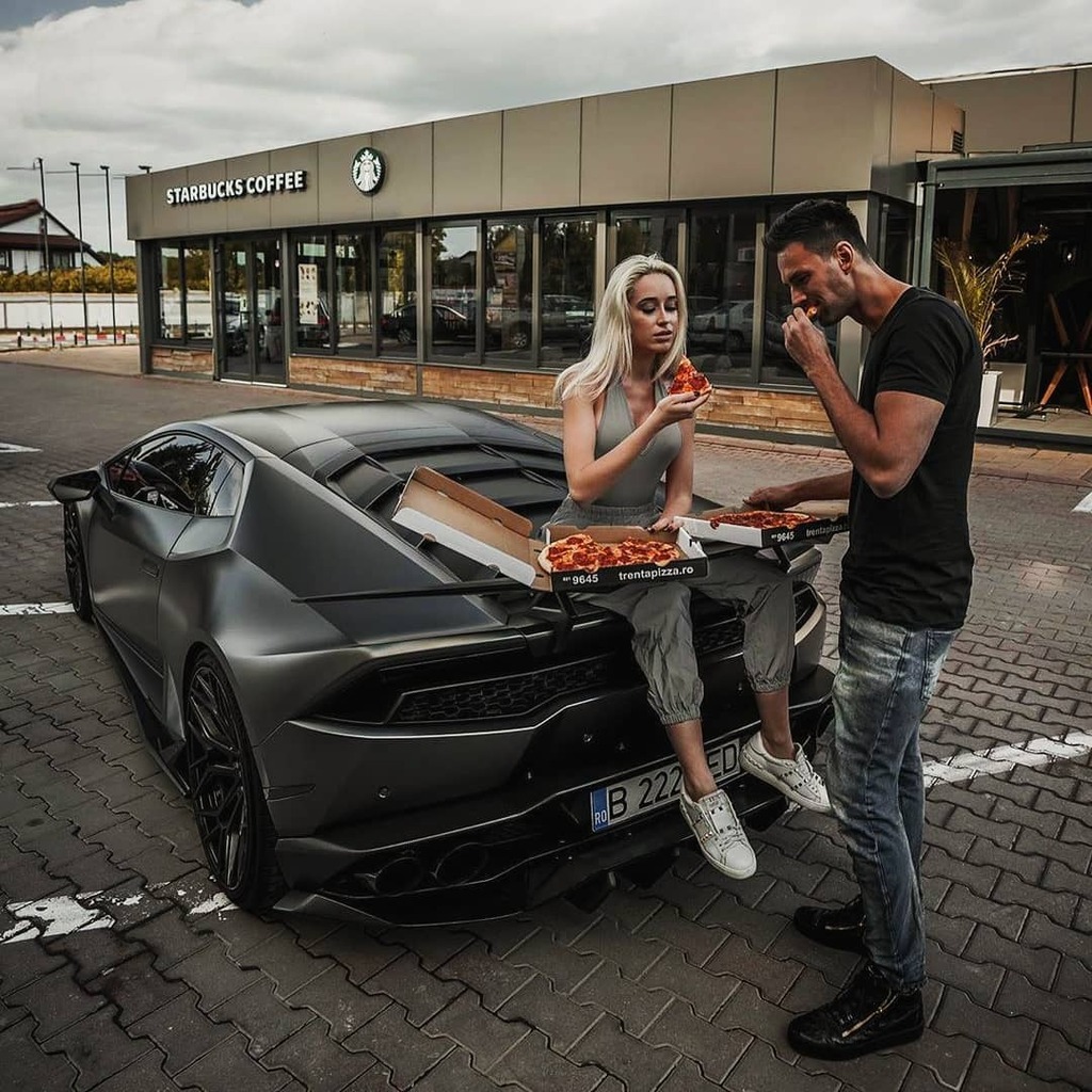 oglamborghini's tweet photo. Sometimes you just need to stop and smell the roses... and have a slice of pizza 🍕 Comment below 👇 on your fav pizza toppings.
.
.
.
📷 @zedsly @noemidemeter #pizza #stopandsmelltheroses #pizzalover #pizzatime #pizzaporn #lamborghini #lambogram #lambo… https://t.co/fI3tGjLu4D https://t.co/lzRlv5ouC1