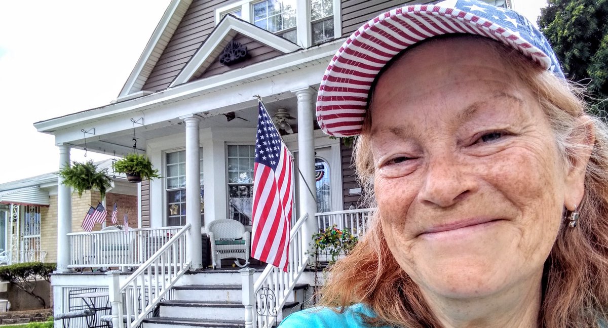 whaleswarrior's tweet photo. Just took a 2-block walk to check something out...
I told this lady how much I liked her flags...
Her husband works Narcotics CPD.
They now have 4 #StormIsUponUs bracelets ๐
#OneHelloAtATime
#ThePeoplesBridge https://t.co/zNAZMxWeip