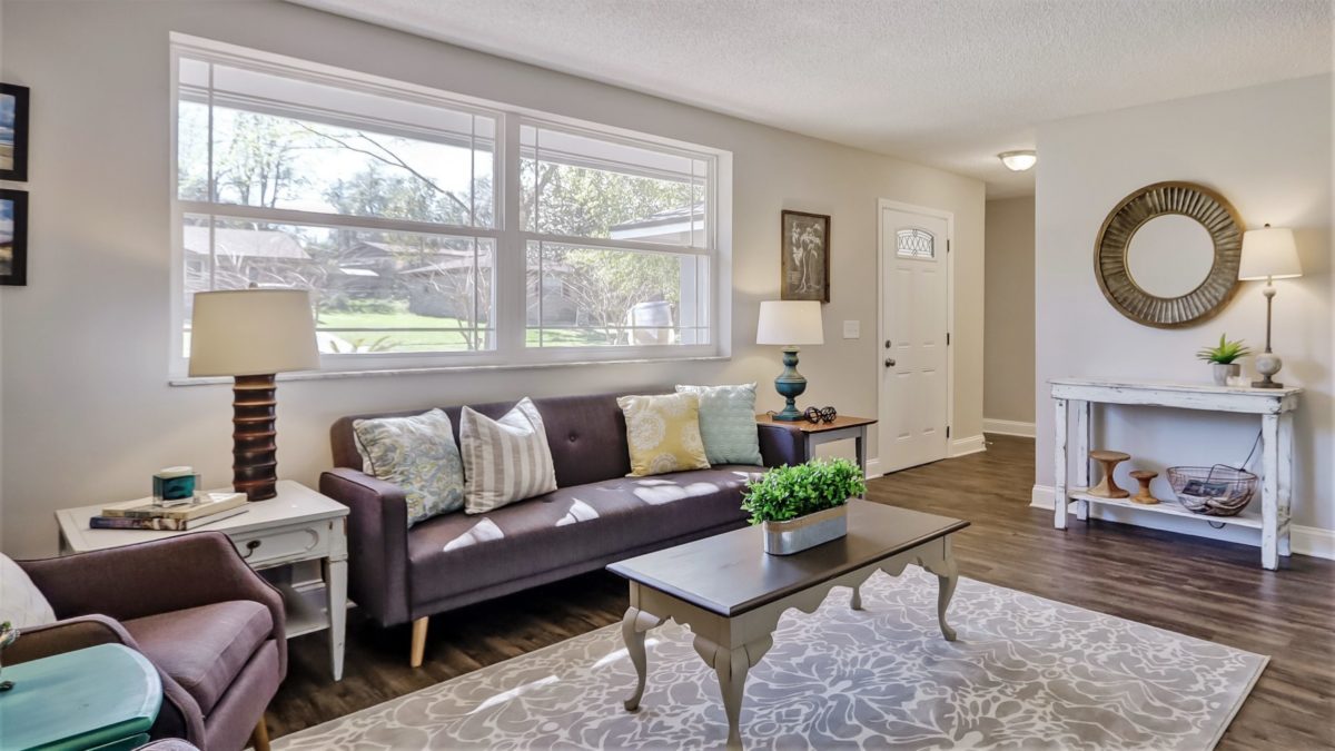 DeanTeamRealtor's tweet image. You can work around interesting #architecture when staging a home to sell. #realestatetips  cpix.me/a/101102668